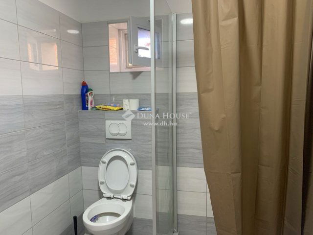 Eladó családi ház, Vecsésen 299.9 M Ft, 13 szobás