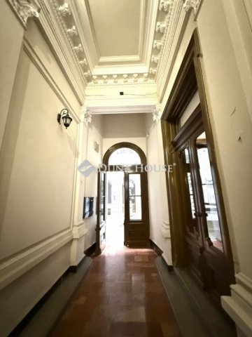 Eladó téglalakás, Budapesten, VI. kerületben 69 M Ft, 1 szobás