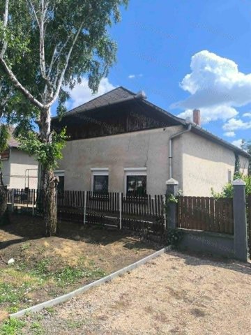 Eladó családi ház, Tiszaföldváron 17.5 M Ft, 3 szobás