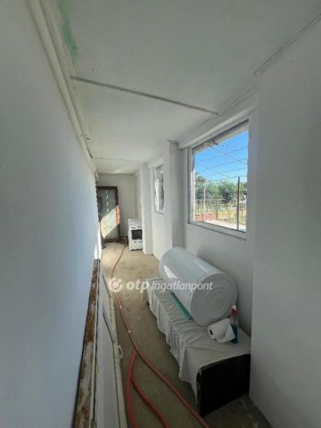 Eladó családi ház, Zsákán 9.9 M Ft, 2 szobás