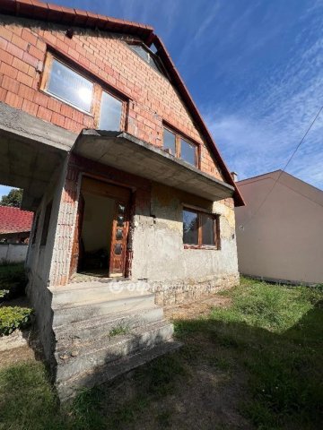 Eladó családi ház, Budapesten, III. kerületben 128.8 M Ft