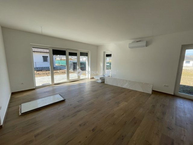 Eladó ikerház, Sárváron 68.9 M Ft, 3 szobás