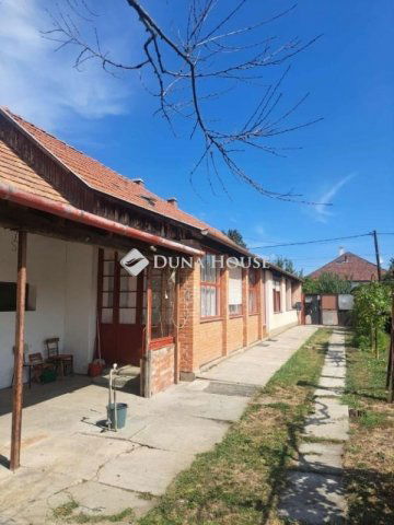 Eladó családi ház, Szentesen 39.9 M Ft, 3 szobás