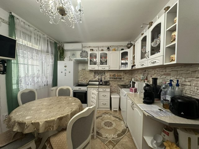 Eladó téglalakás, Komlón, Kossuth Lajos utcában 30.8 M Ft