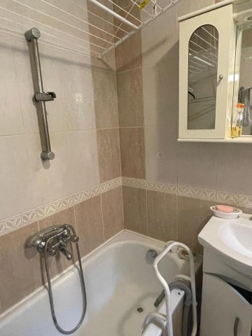 Kiadó családi ház, albérlet, Pécsett 200 E Ft / hó, 2 szobás