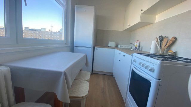 Kiadó panellakás, albérlet, Debrecenben 200 E Ft / hó, 3 szobás