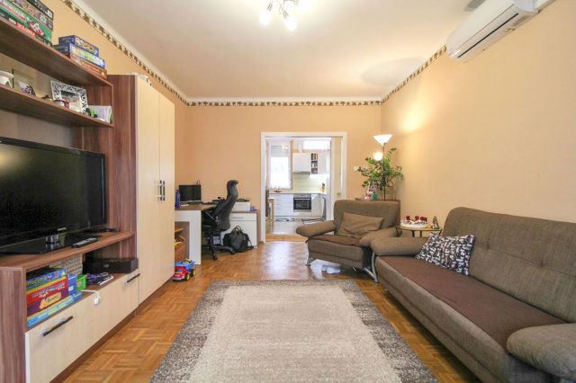 Kiadó téglalakás, albérlet, Debrecenben 280 E Ft / hó, 3 szobás