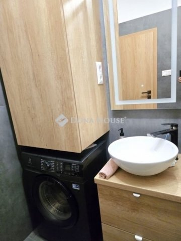 Eladó téglalakás, Pécsett 61.9 M Ft, 2 szobás