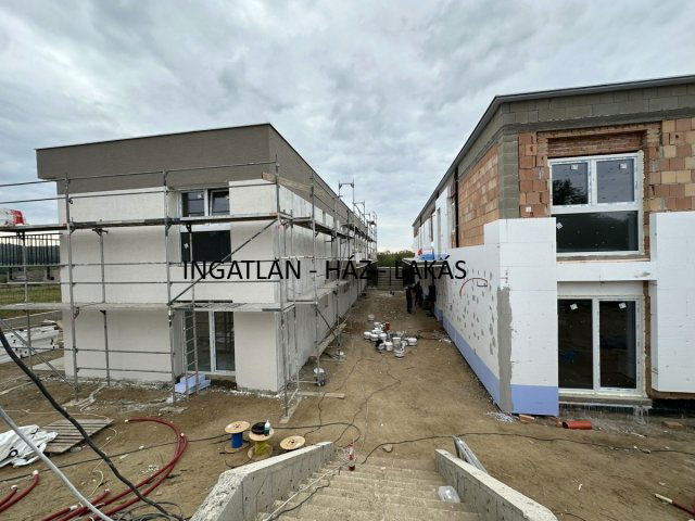 Eladó téglalakás, Mogyoródon 84.9 M Ft, 4 szobás