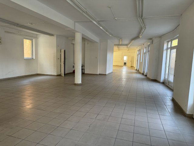 Kiadó üzlethelyiség, Gödöllőn 1100 E Ft / hó