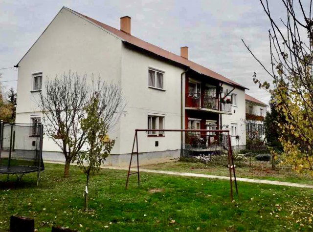 Eladó téglalakás, Keszthelyen 69.9 M Ft, 3 szobás