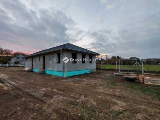 Eladó ikerház, Pilisen 34.5 M Ft, 2 szobás / költözzbe.hu