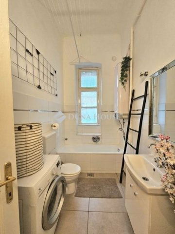 Eladó téglalakás, Budapesten, VIII. kerületben 69 M Ft, 2 szobás