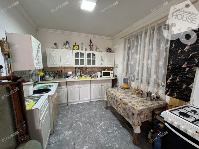 Eladó családi ház, Nagykőrösön 49.5 M Ft, 6 szobás