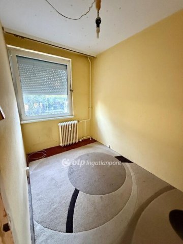 Eladó panellakás, Nyíregyházán 27.5 M Ft, 1+1 szobás