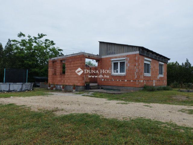 Eladó családi ház, Dunaharasztin 52 M Ft, 3 szobás