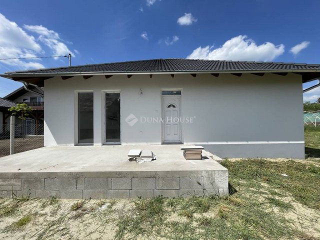 Eladó ikerház, Inárcson 85 M Ft, 4 szobás / költözzbe.hu