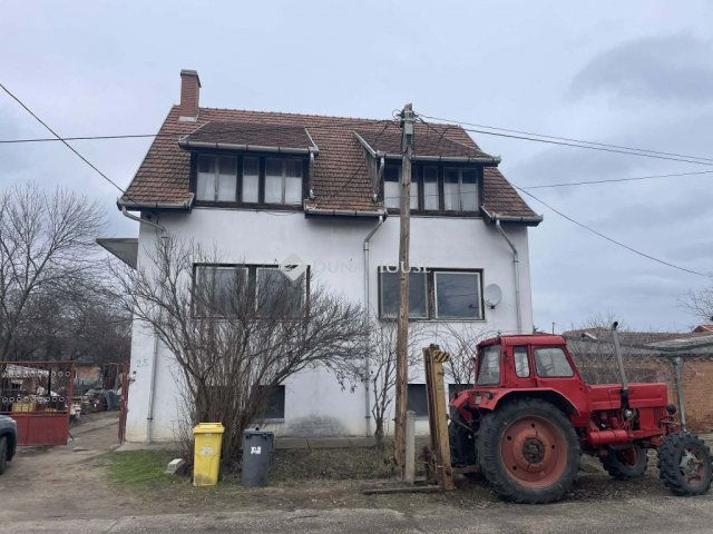 Eladó családi ház, Szegeden 104.5 M Ft, 9 szobás