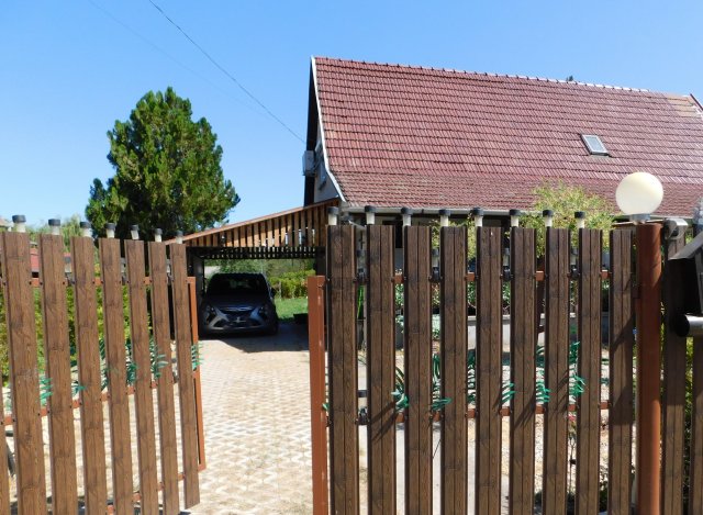 Eladó nyaraló, Tápiószentmártonon 23.6 M Ft, 2 szobás