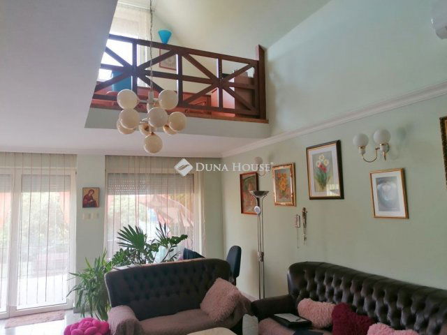 Eladó családi ház, Tokajban 180 M Ft, 6 szobás