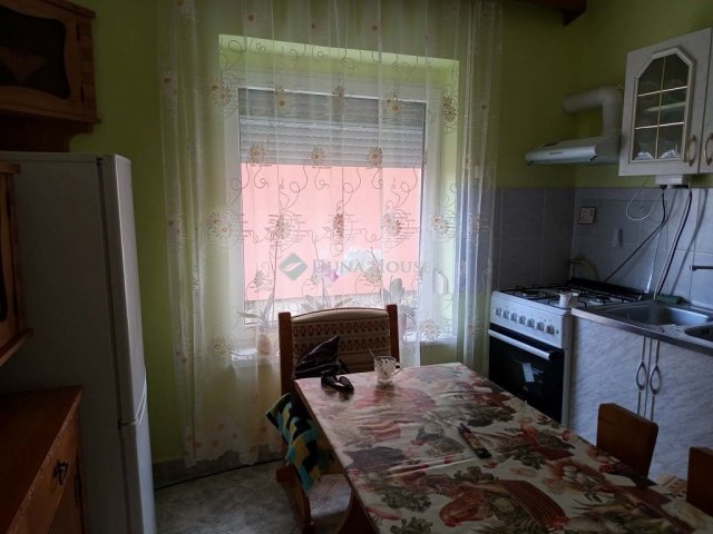 Eladó családi ház, Komlón 32 M Ft, 2 szobás