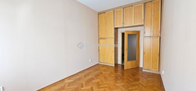 Eladó téglalakás, Szombathelyen 71 M Ft, 4 szobás