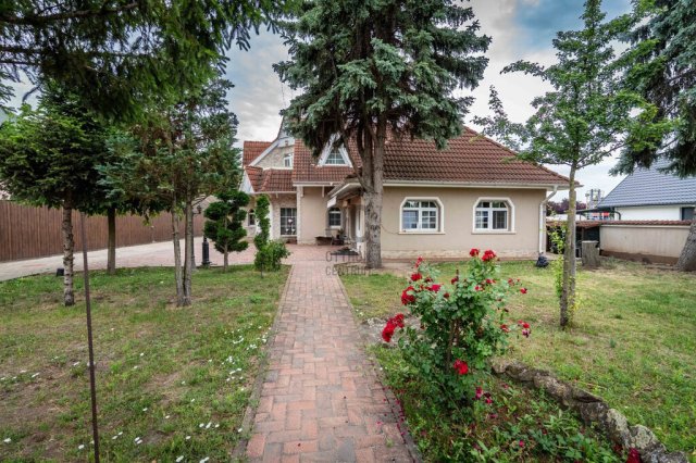 Eladó családi ház, Abonyban 140 M Ft, 5 szobás