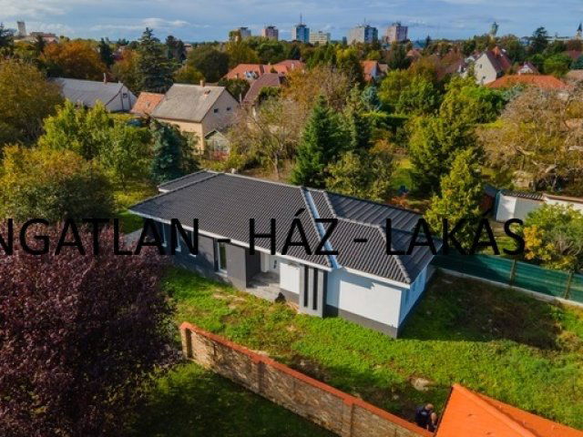 Eladó családi ház, Siófokon 110 M Ft, 4 szobás