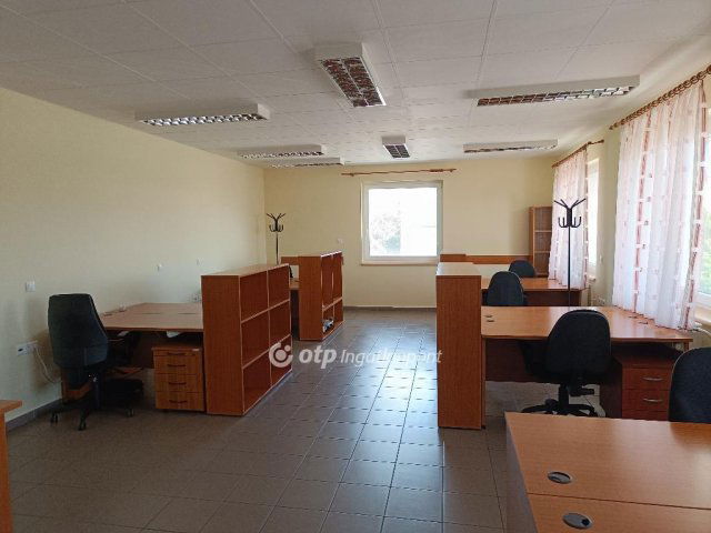 Eladó ipari ingatlan, Pakson 550 M Ft / költözzbe.hu