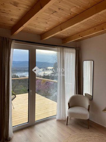 Eladó családi ház, Zebegényben 130 M Ft, 3 szobás