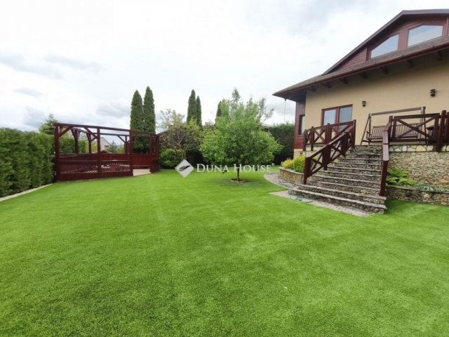 Eladó családi ház, Pilisszentivánon 271.6 M Ft, 7 szobás