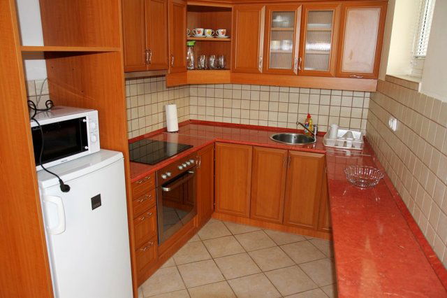 Kiadó téglalakás, albérlet, Pécsett, Alkotmány utcában