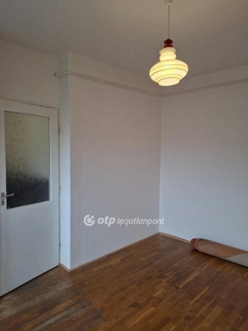 Eladó panellakás, Hajdúböszörményen 39.9 M Ft, 2 szobás