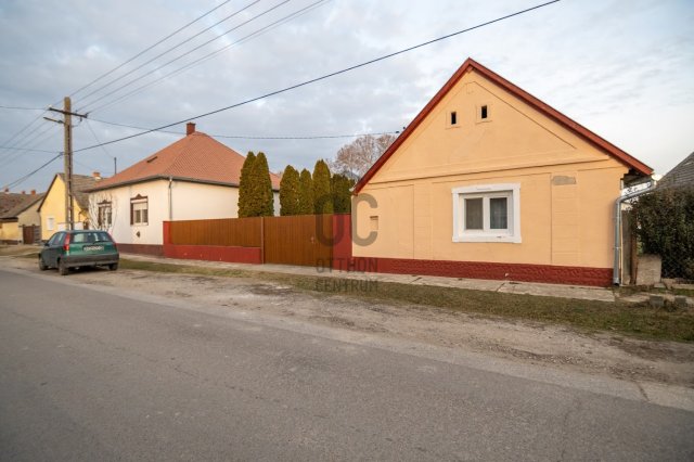 Eladó családi ház, Faddon, Mátyás Király utcában 26 M Ft