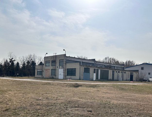 Kiadó ipari ingatlan, Oroszlányban 800 E Ft / hó