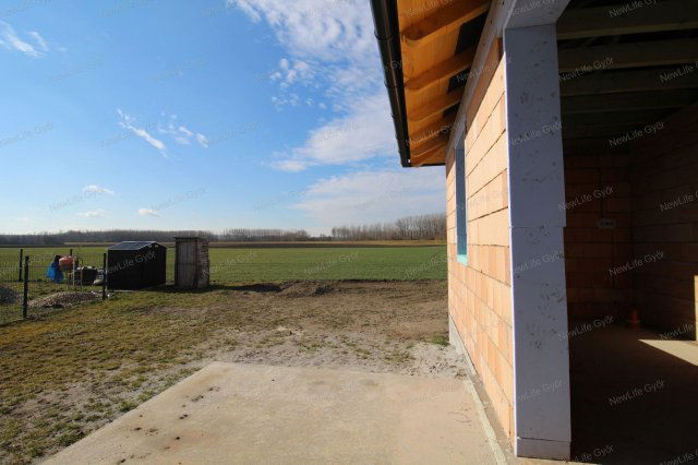 Eladó téglalakás, Győrladaméren 92.9 M Ft, 4 szobás
