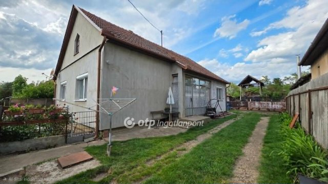 Eladó családi ház, Kabán 33.8 M Ft, 3 szobás
