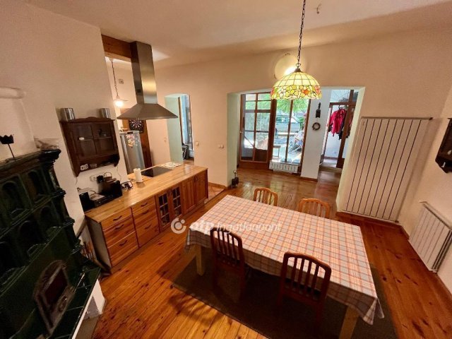 Eladó családi ház, Budakalászon 280 M Ft, 8 szobás