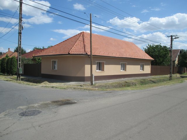 Eladó családi ház, Békésen 42.5 M Ft, 5 szobás