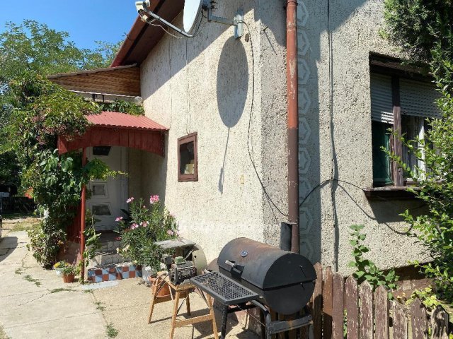 Eladó családi ház, Kunmadarason 10 M Ft, 2 szobás