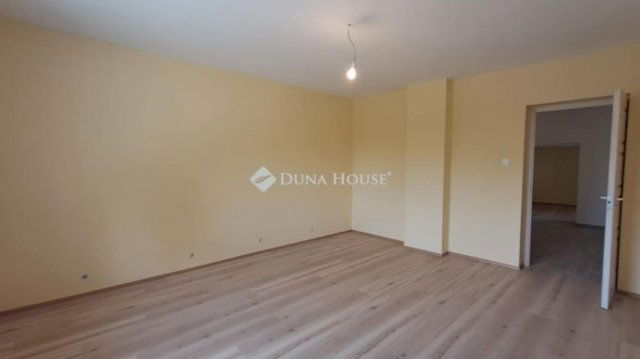 Eladó családi ház, Bakonyán 38.5 M Ft, 2 szobás