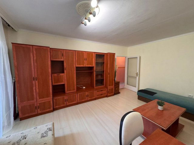 Kiadó panellakás, albérlet, Debrecenben 200 E Ft / hó, 3 szobás