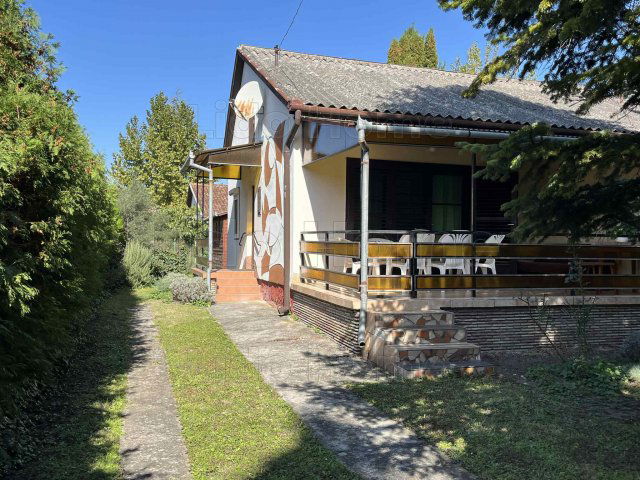 Eladó nyaraló, Balatonfenyvesen 38.5 M Ft, 2 szobás