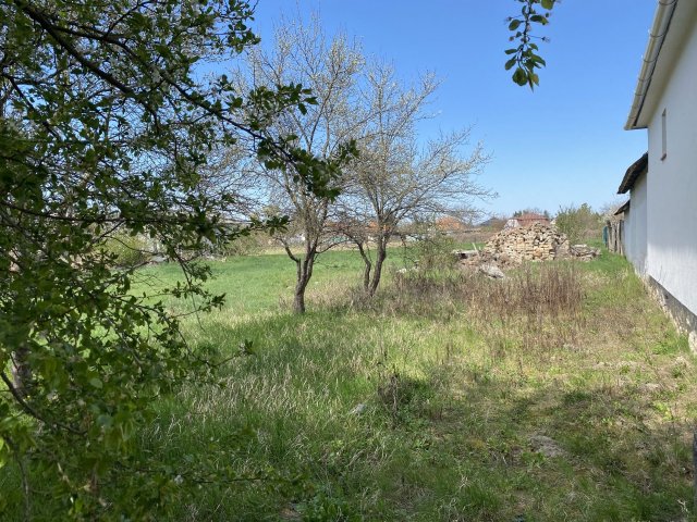 Eladó telek, Komáromban, Akácfa utcában 24.9 M Ft