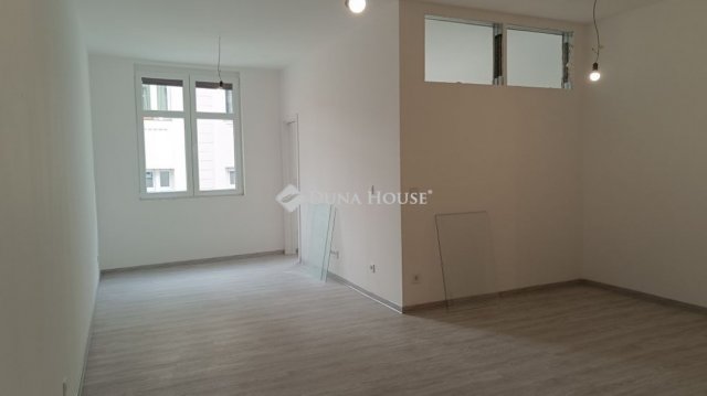 Eladó téglalakás, Budapesten, VI. kerületben 79.9 M Ft, 2 szobás