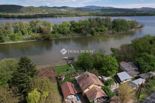 Eladó családi ház, Esztergomban 270 M Ft, 8 szobás