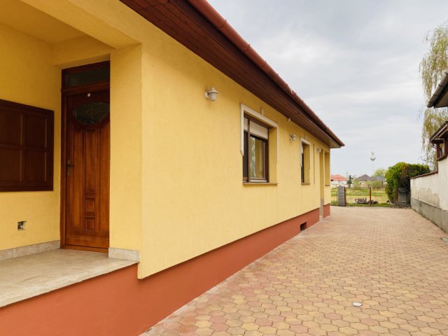 Eladó családi ház, Újhartyánon 129 M Ft, 4+1 szobás