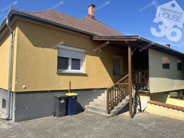 Eladó családi ház, Solton 38 M Ft, 3 szobás