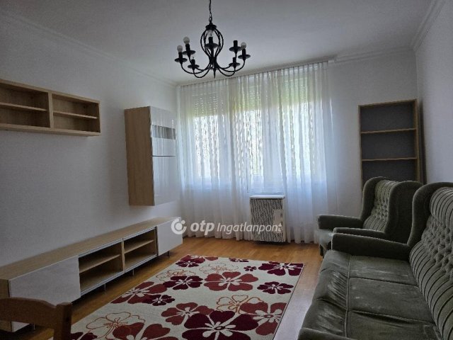 Kiadó téglalakás, albérlet, Pápán 140 E Ft / hó, 2 szobás