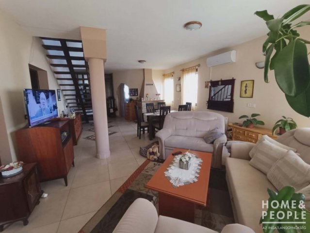 Eladó családi ház, Szegeden 155 M Ft, 5 szobás